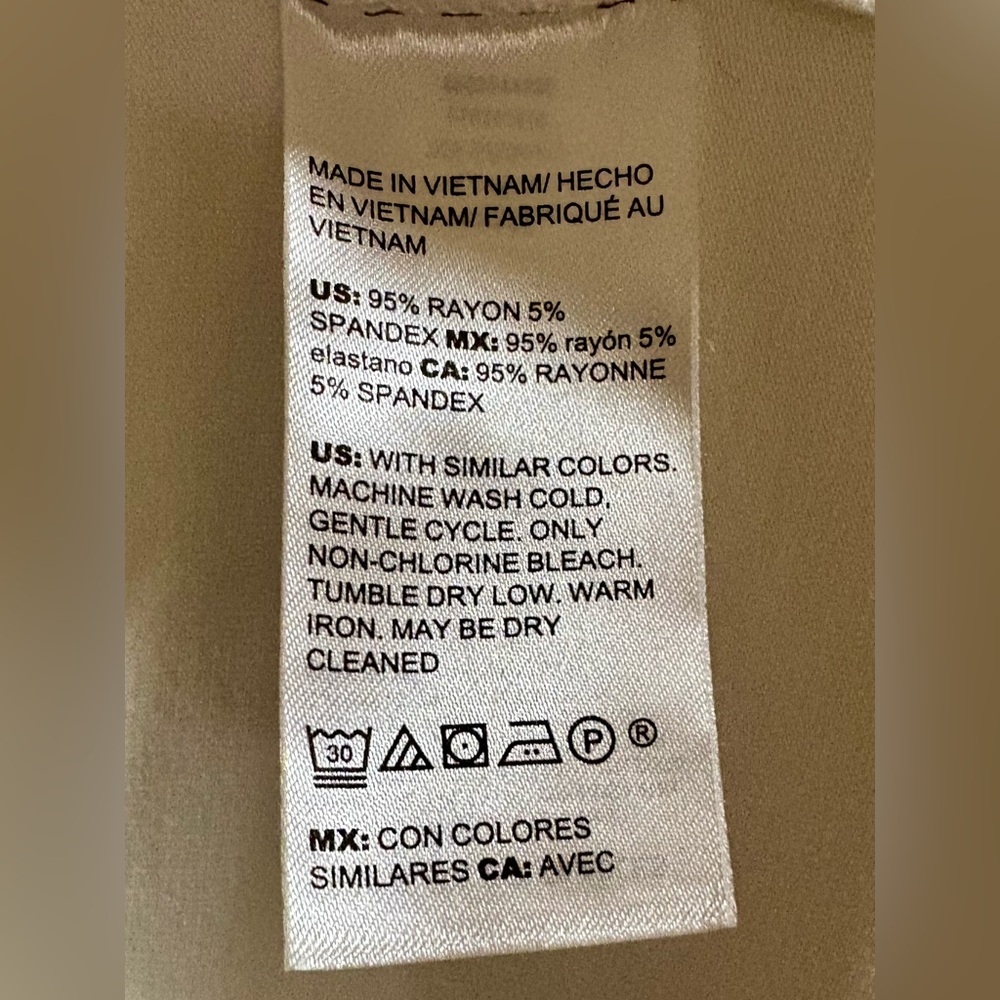 Chico’s size 1 (medium) short sleeve tee, EUC - Picture 5 of 5